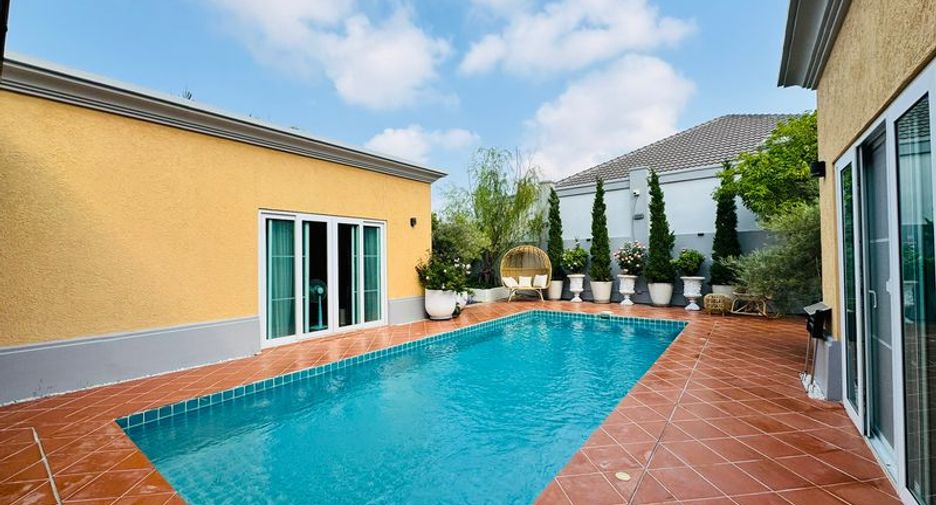 For rent 3 bedrooms villa in Bang Lamung, Chonburi