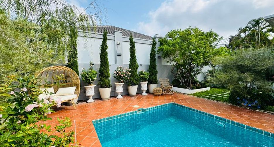 For rent 3 bedrooms villa in Bang Lamung, Chonburi