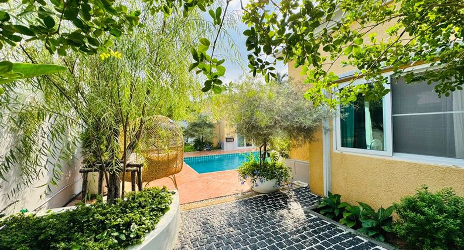 For rent 3 bedrooms villa in Bang Lamung, Chonburi