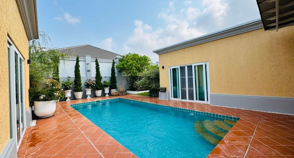 For rent 3 bedrooms villa in Bang Lamung, Chonburi