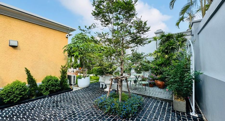 For rent 3 bedrooms villa in Bang Lamung, Chonburi