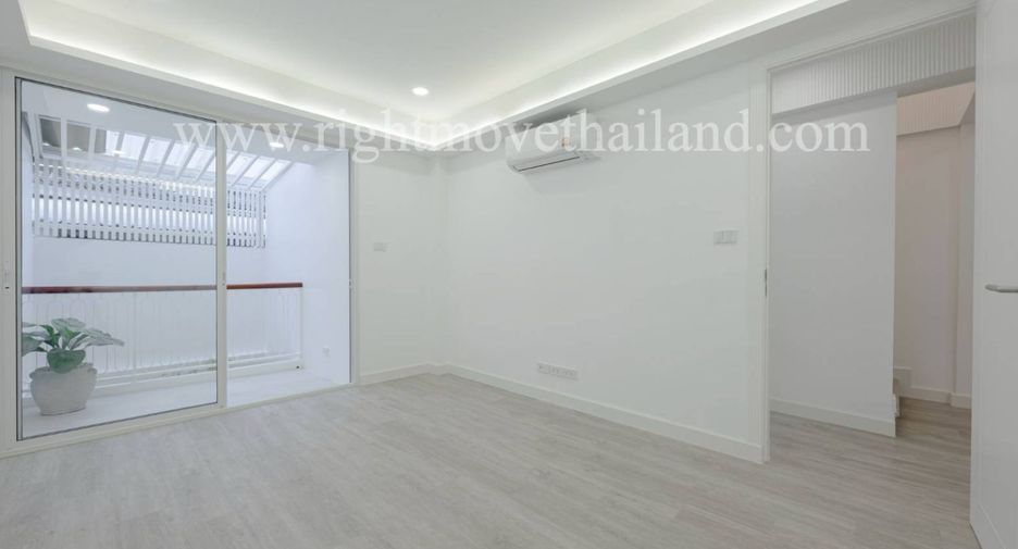ขาย 4 ห้องนอน ทาวน์เฮ้าส์ ใน วัฒนา, กรุงเทพฯ