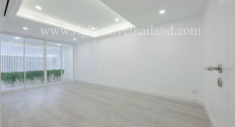 ขาย 4 ห้องนอน ทาวน์เฮ้าส์ ใน วัฒนา, กรุงเทพฯ