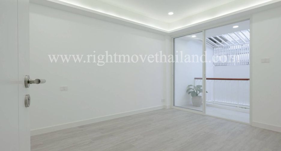 ขาย 4 ห้องนอน ทาวน์เฮ้าส์ ใน วัฒนา, กรุงเทพฯ