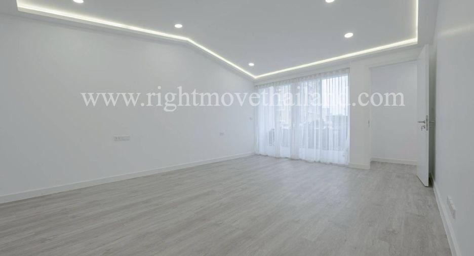 ขาย 4 ห้องนอน ทาวน์เฮ้าส์ ใน วัฒนา, กรุงเทพฯ