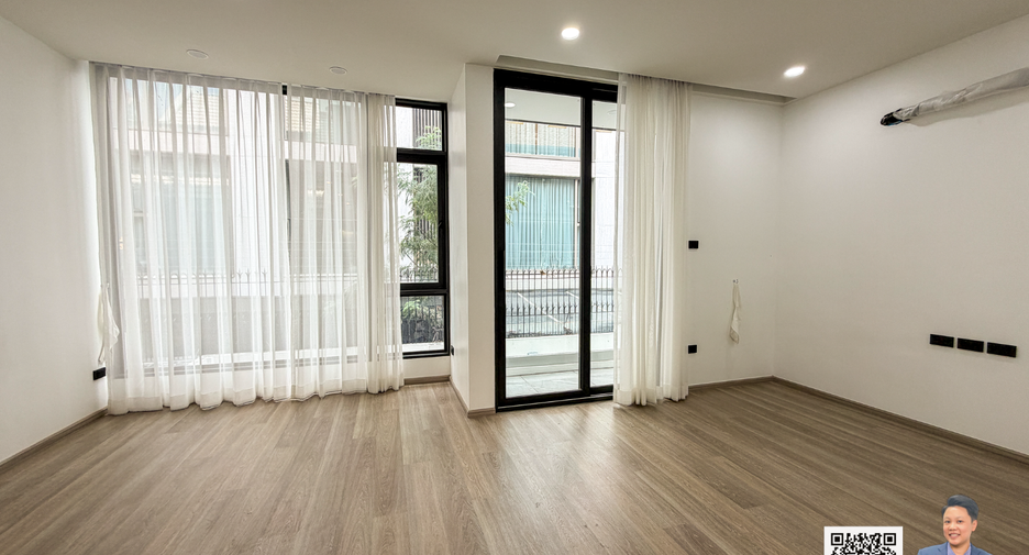 À vendre 4 chambres maison de ville à Watthana, Bangkok
