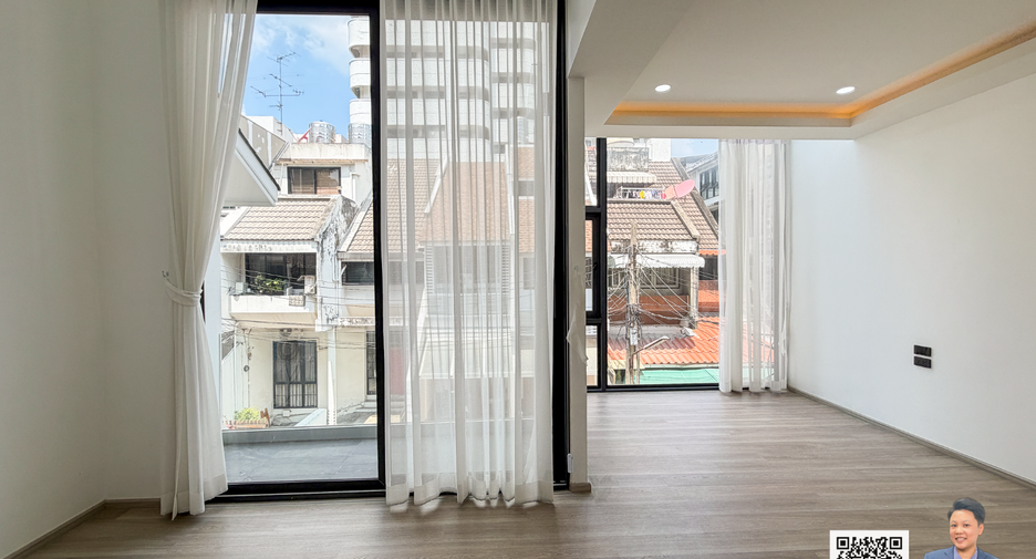 À vendre 4 chambres maison de ville à Watthana, Bangkok