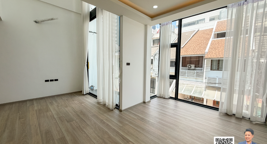 À vendre 4 chambres maison de ville à Watthana, Bangkok