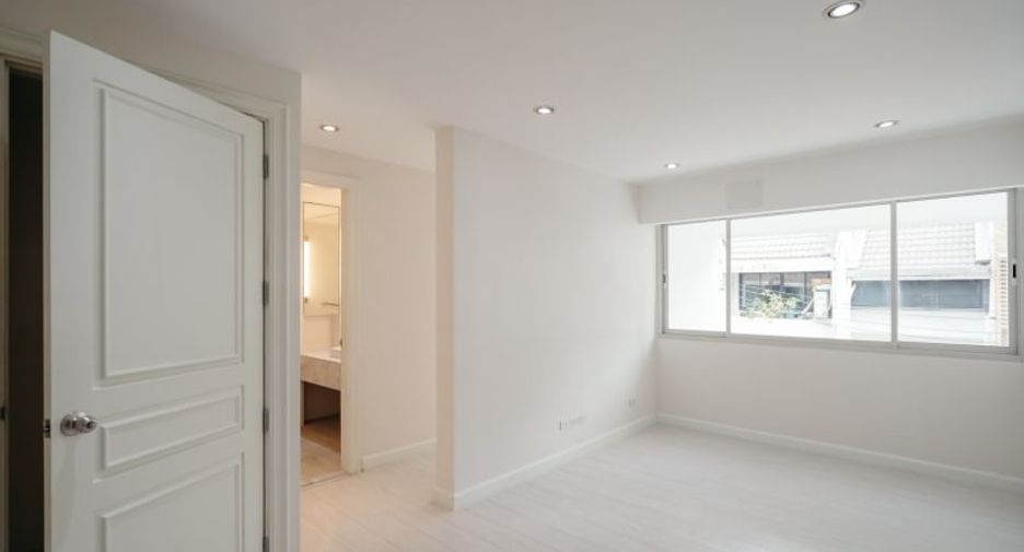 For sale 4 bedrooms retail Space in Watthana, Bangkok