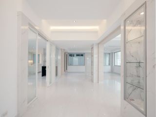 For sale 4 bedrooms retail Space in Watthana, Bangkok