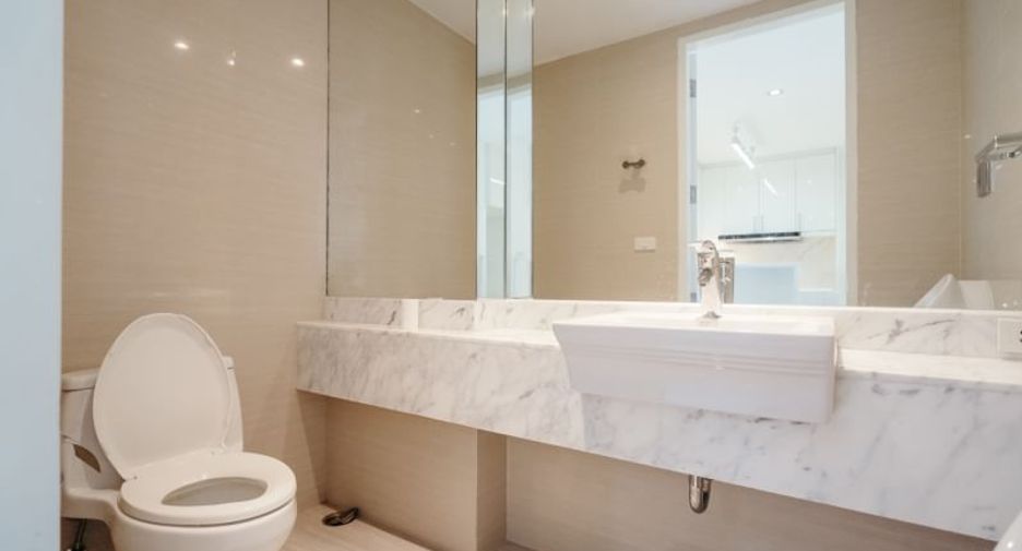 For sale 4 bedrooms retail Space in Watthana, Bangkok