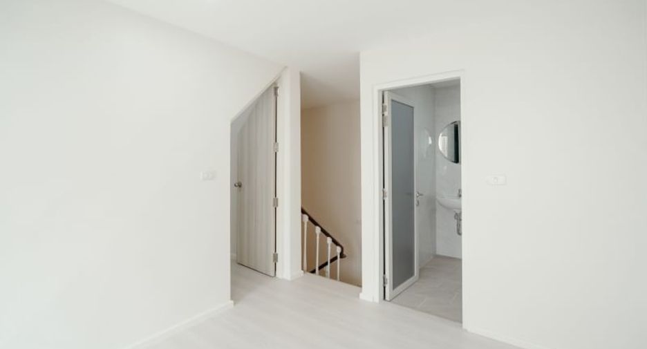 For sale 4 bedrooms retail Space in Watthana, Bangkok