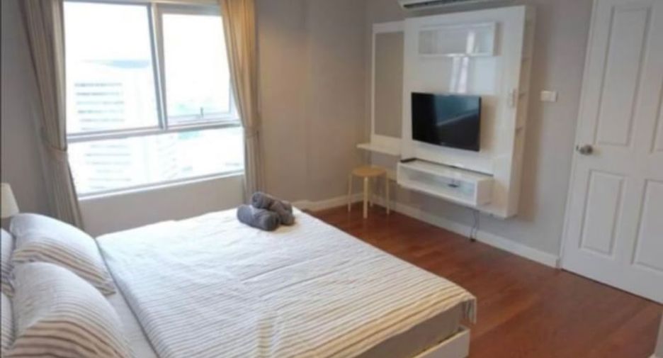 For sale 2 bed condo in Huai Khwang, Bangkok