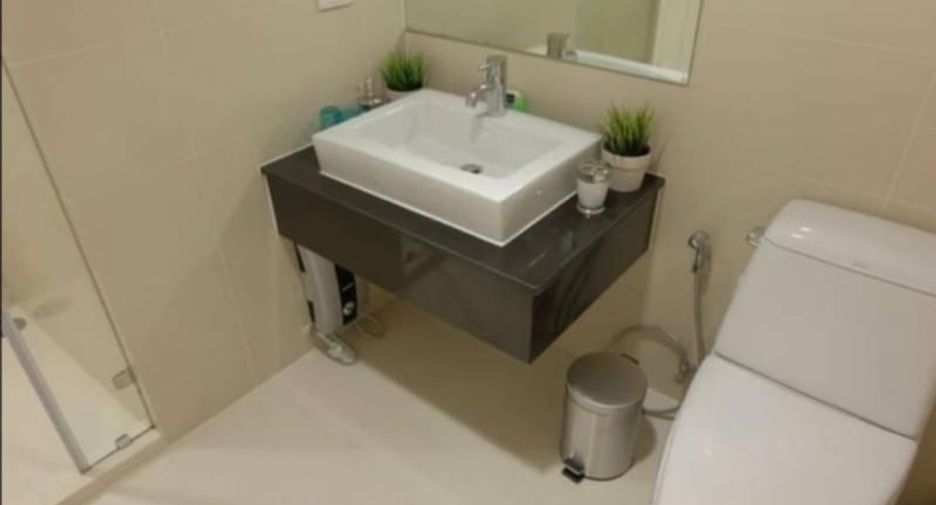 For sale 2 bed condo in Huai Khwang, Bangkok