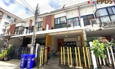 For sale 3 bedrooms townhouse in Prawet, Bangkok