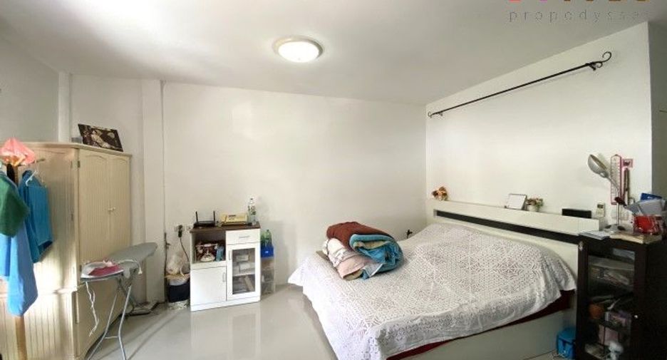 For sale 3 bedrooms townhouse in Prawet, Bangkok