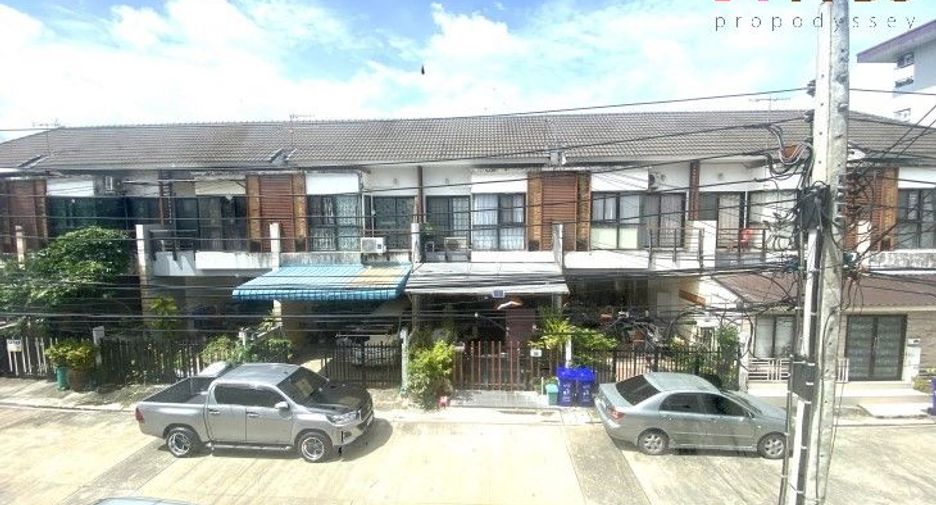 For sale 3 bedrooms townhouse in Prawet, Bangkok