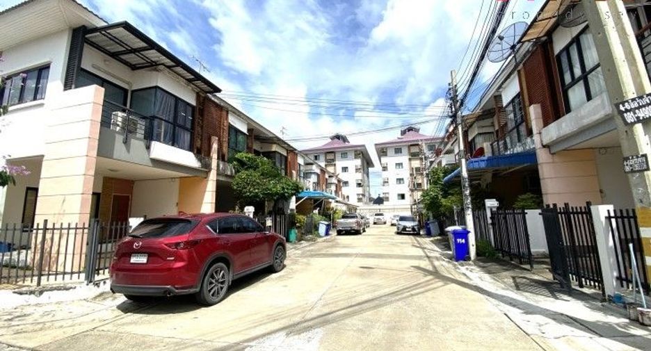 For sale 3 bedrooms townhouse in Prawet, Bangkok