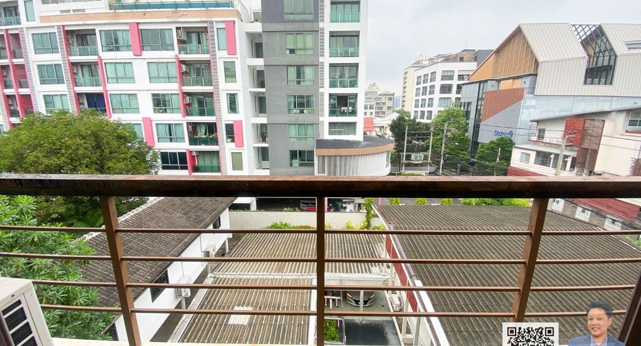 Casa adosada en venta de 3 habitaciones en Watthana, Bangkok