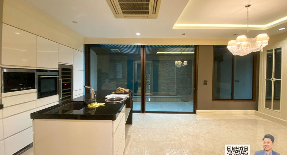 Casa adosada en venta de 3 habitaciones en Watthana, Bangkok
