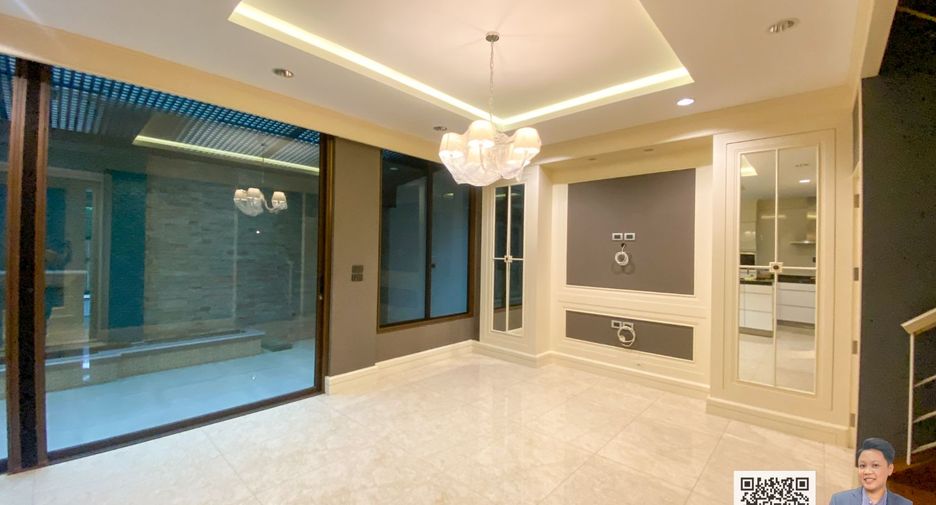Casa adosada en venta de 3 habitaciones en Watthana, Bangkok