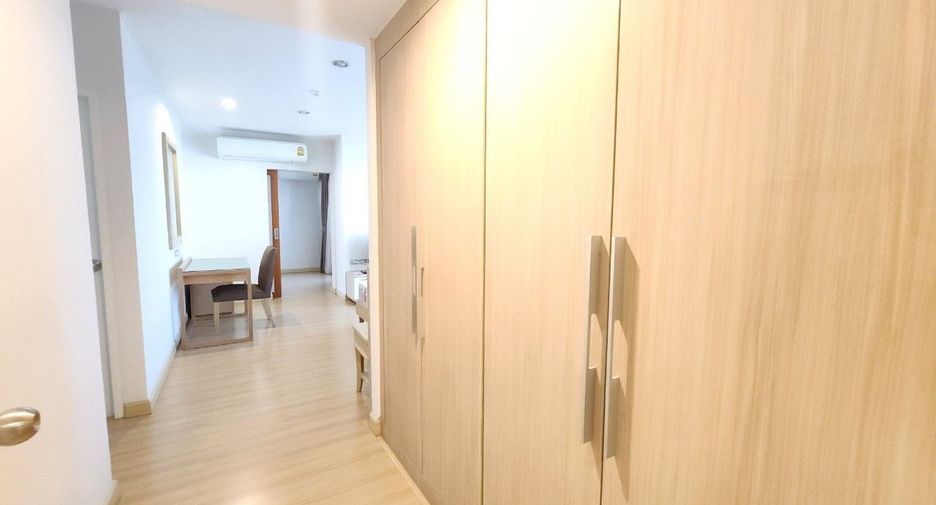 For rent 2 bedrooms apartment in Khlong Toei, Bangkok
