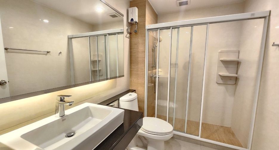 For rent 2 bedrooms apartment in Khlong Toei, Bangkok