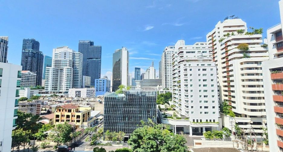 For rent 2 bedrooms apartment in Khlong Toei, Bangkok