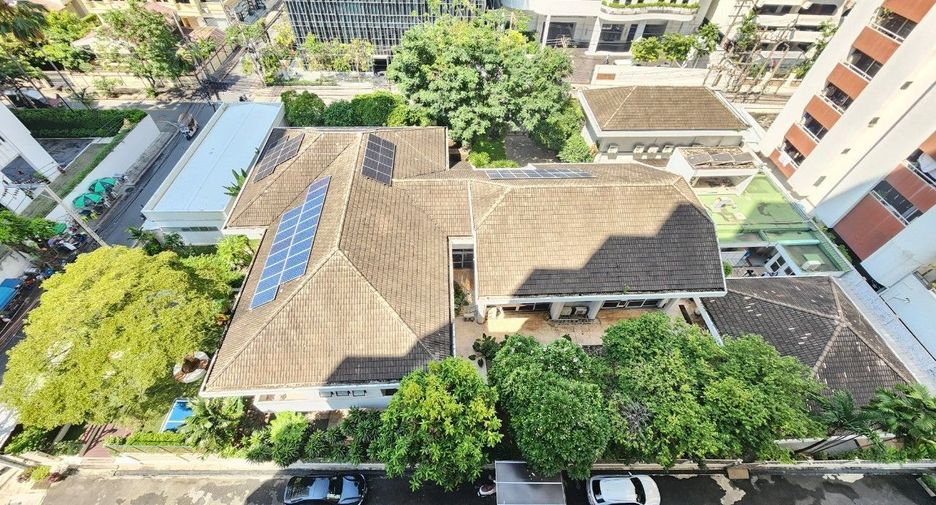 For rent 2 bedrooms apartment in Khlong Toei, Bangkok