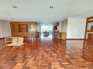 À louer 3 chambres appartement à Khlong Toei, Bangkok