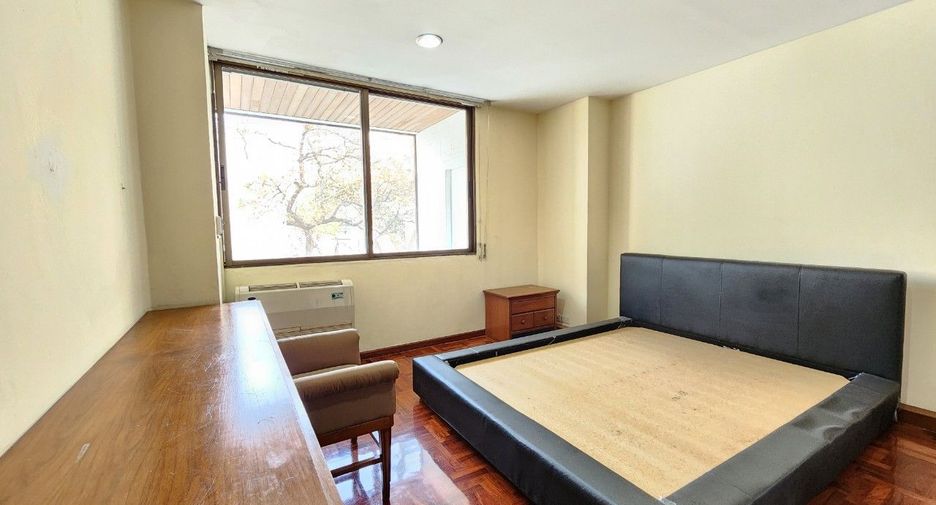 For rent 3 bedrooms apartment in Khlong Toei, Bangkok