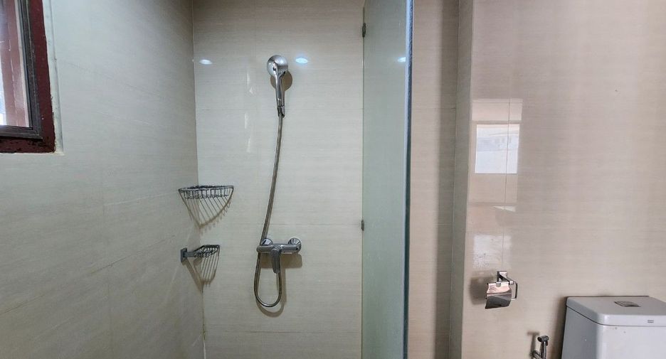 For rent 3 bedrooms apartment in Khlong Toei, Bangkok