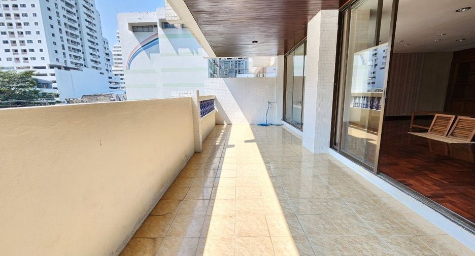 For rent 3 bedrooms apartment in Khlong Toei, Bangkok