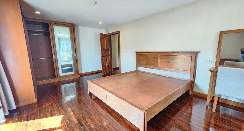 For rent 3 bedrooms apartment in Pathum Wan, Bangkok