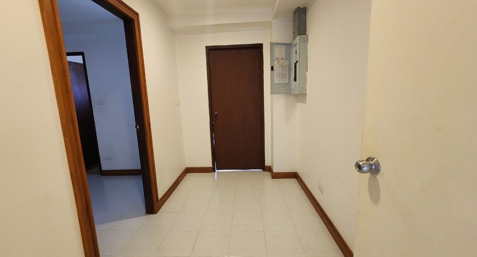For rent 3 bedrooms apartment in Pathum Wan, Bangkok