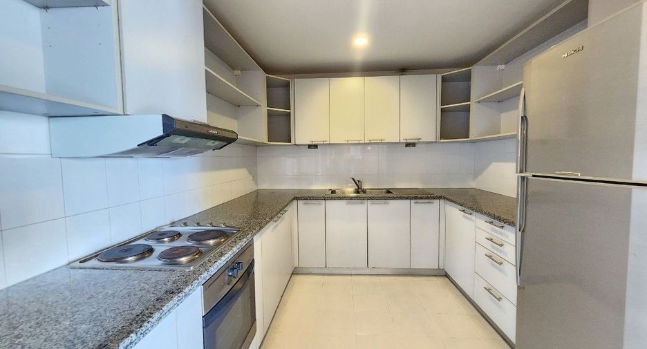 For rent 3 bedrooms apartment in Pathum Wan, Bangkok
