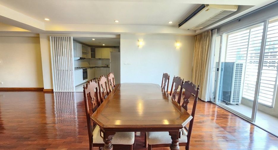 For rent 3 bedrooms apartment in Pathum Wan, Bangkok