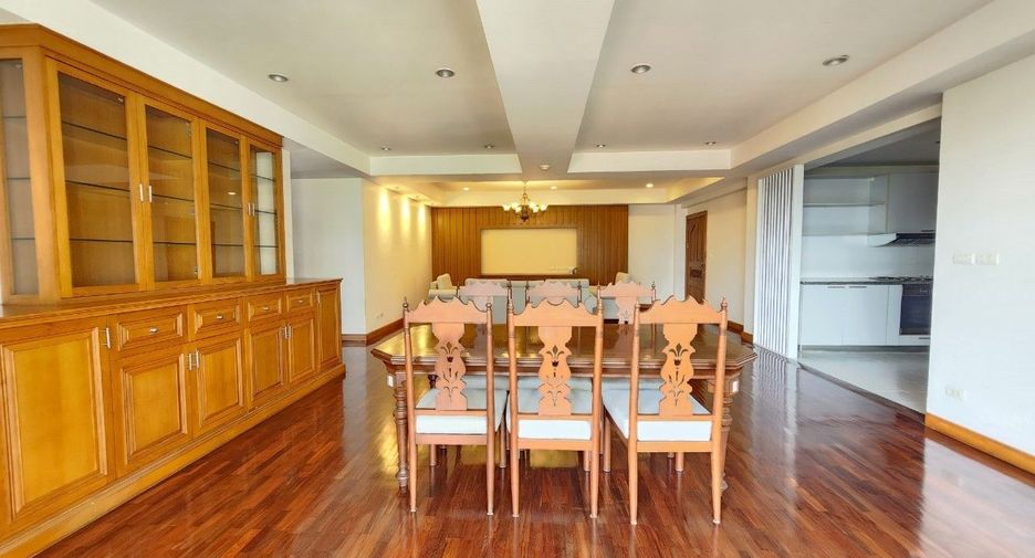 For rent 3 bedrooms apartment in Pathum Wan, Bangkok