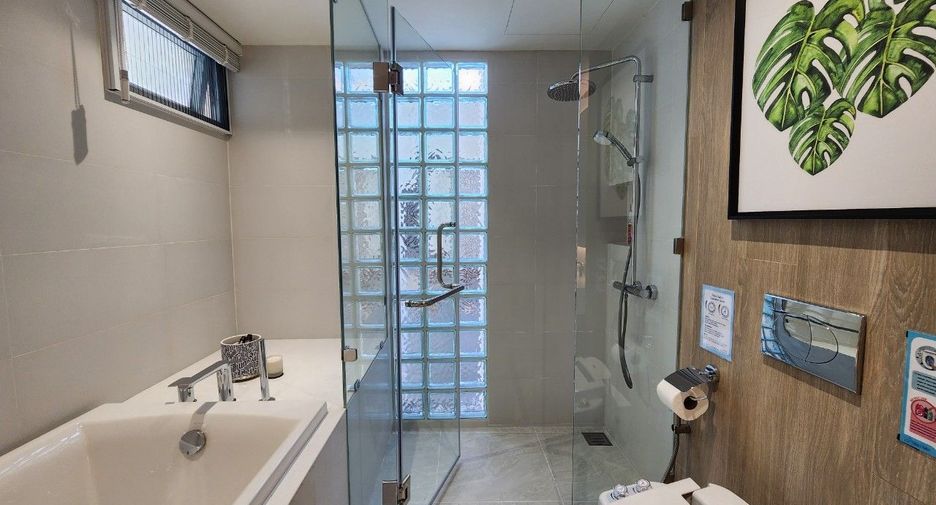 For rent 2 bedrooms apartment in Khlong Toei, Bangkok
