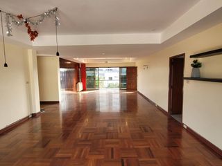 À louer 3 chambres appartement à Khlong Toei, Bangkok