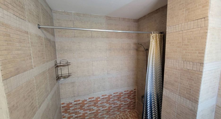 For rent 3 bedrooms apartment in Khlong Toei, Bangkok