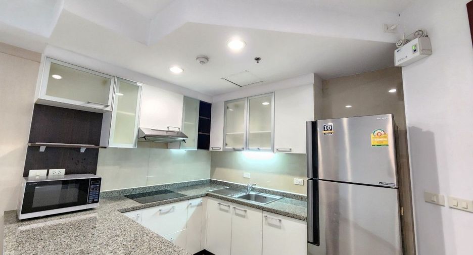 For rent 2 bedrooms apartment in Khlong Toei, Bangkok