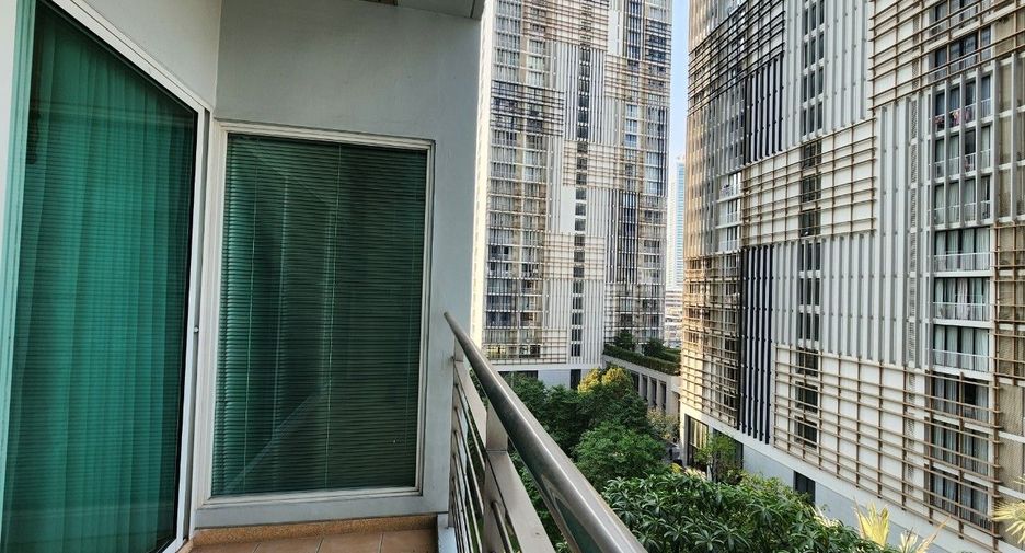 For rent 2 bedrooms apartment in Khlong Toei, Bangkok