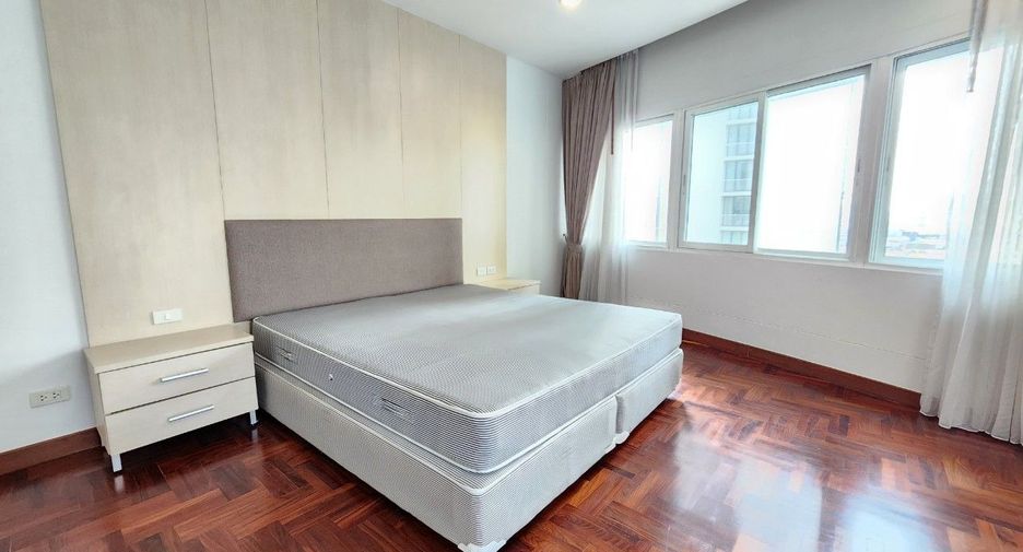 For rent 2 bedrooms apartment in Khlong Toei, Bangkok