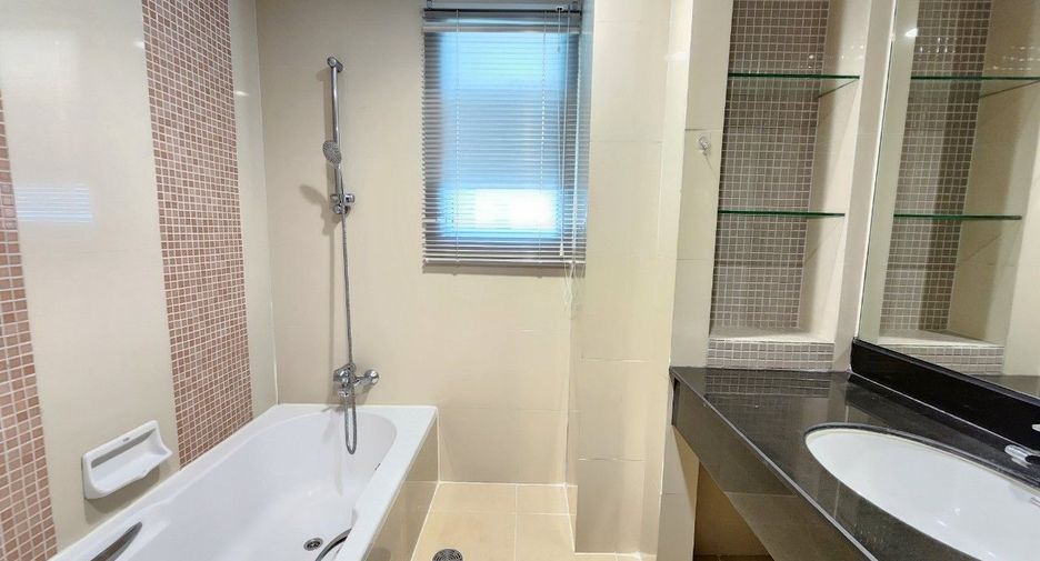For rent 2 bedrooms apartment in Khlong Toei, Bangkok