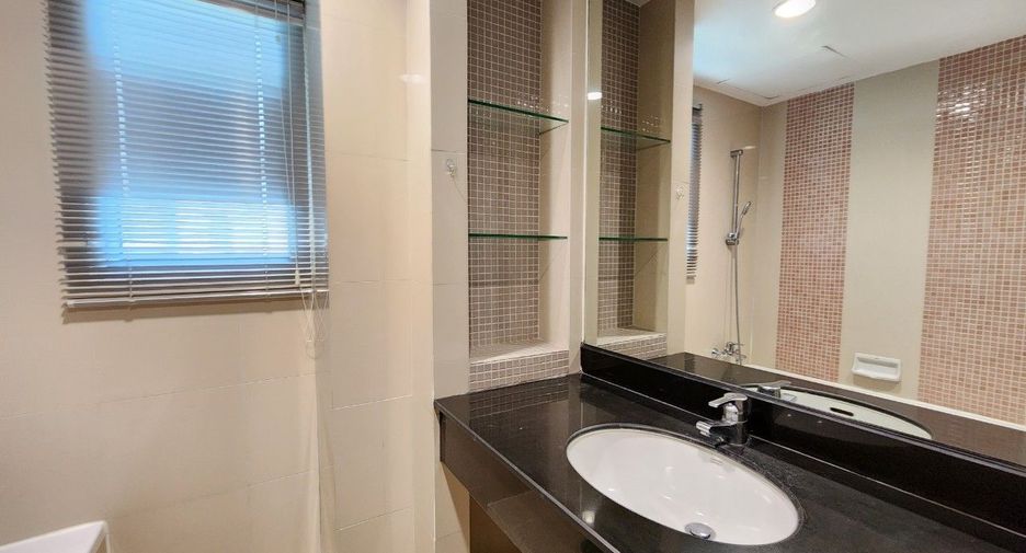 For rent 2 bedrooms apartment in Khlong Toei, Bangkok