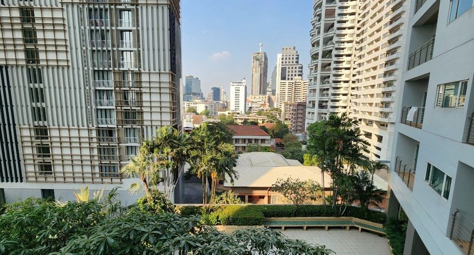 For rent 2 bedrooms apartment in Khlong Toei, Bangkok