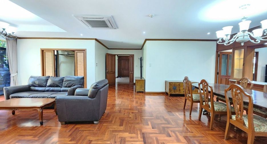 For rent 3 bedrooms apartment in Khlong Toei, Bangkok