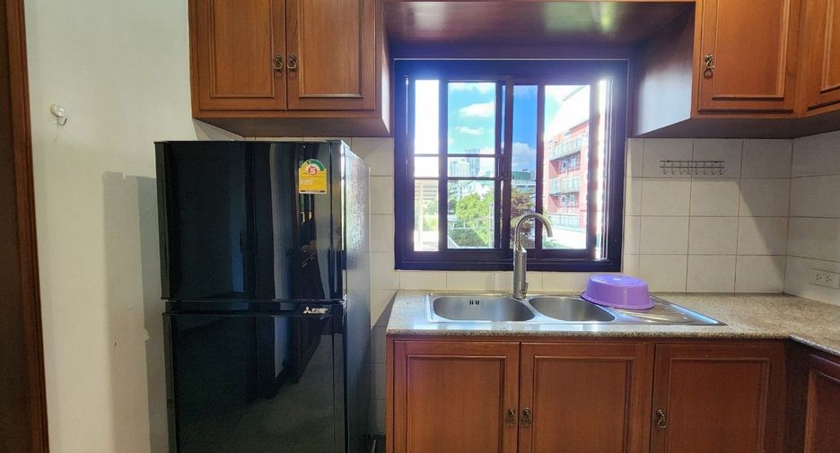 For rent 3 bedrooms apartment in Khlong Toei, Bangkok