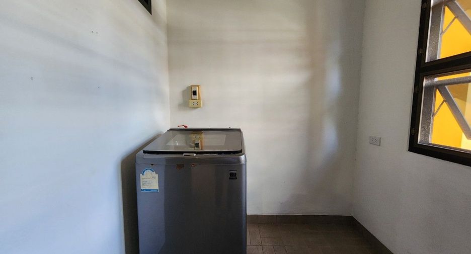 For rent 3 bedrooms apartment in Khlong Toei, Bangkok